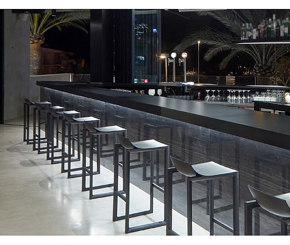 Wall street bar stool